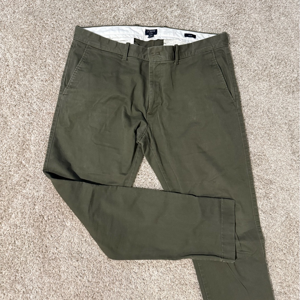 J. Crew Men's Khaki Chinos in Olive
